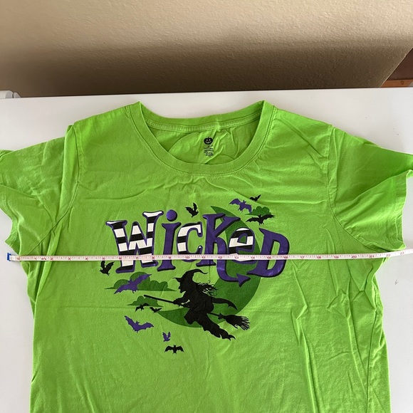 Womens Neon Green Flying Wicked Witch & Bats & T-Shirt - Picture 10 of 12